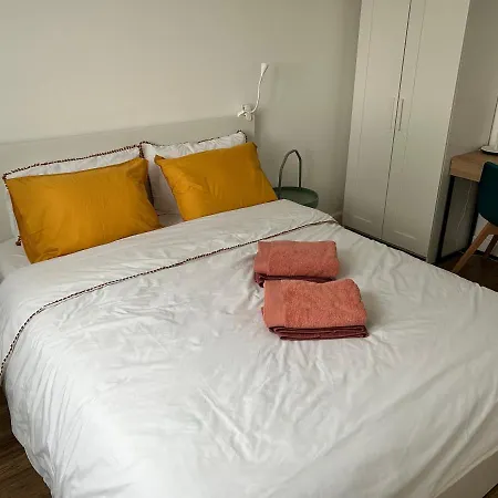 Le Roosevelt Midterm Weekly Housekeeping Offered * Saint-Germain-en-Laye